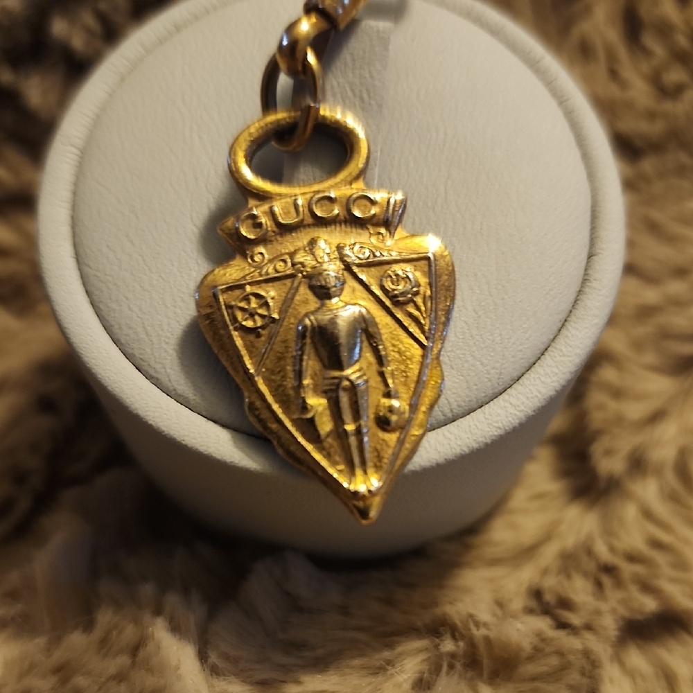 Vintage Gucci Gold Emblem Zipper Pull Pendant On 18" Gold Paperchain Necklace